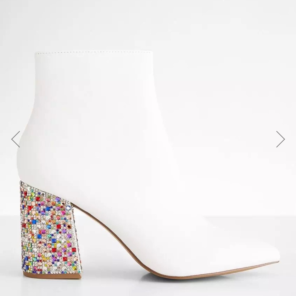 NWOT Betsey Johnson Kassie Boots 🌈✨